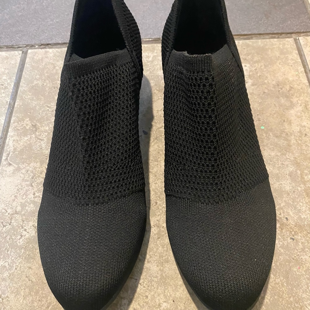 Daisy Fuentes Black Ankle Booties